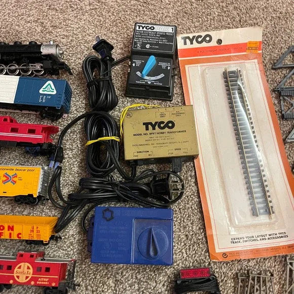 Vtg Tyco Life-Like Electric Train Set HO Scale Accessories Track Cars Tansformer